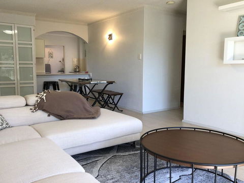 13 'Parkview', 11-13 Catalina Close - Great Location Unit With A Locked Garage - Cruises Travel 3