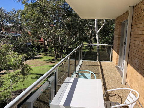 13 'Parkview', 11-13 Catalina Close - Great Location Unit With A Locked Garage - Cruises Travel 2