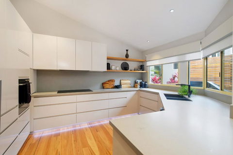 131 Pacific Drive, Port Macquarie - Travel Agents 3