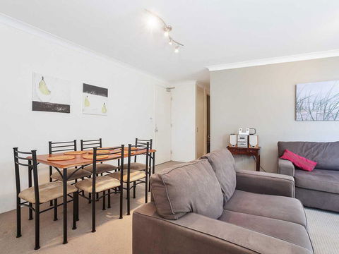 14 'Mistral Court' 17 Mistral Close - Across The Road From The Beach - Cruises Travel 2