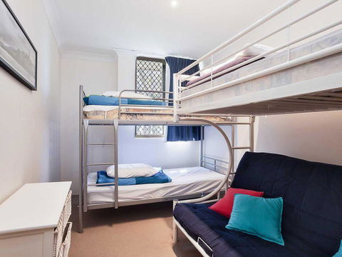 14 'Mistral Court' 17 Mistral Close - Across The Road From The Beach - Cruises Travel 3
