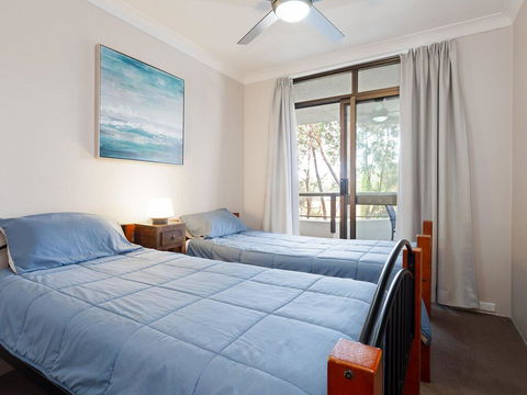 14 'The Commodore' 9-11 Donald Street- Unit In The Heart Of Town With Views & WIFI - Cruises Travel 1
