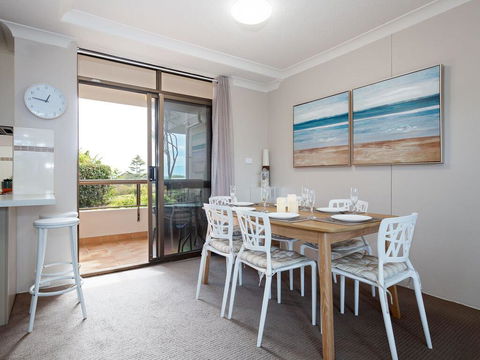 14 'The Commodore' 9-11 Donald Street- Unit In The Heart Of Town With Views & WIFI - Cruises Travel 3