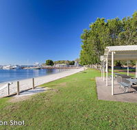 14 'The Commodore' 9-11 Donald Street- unit in the heart of town with views  WIFI - Cruises Travel