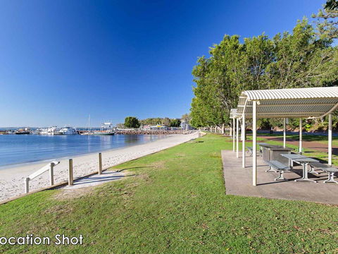14 'The Commodore' 9-11 Donald Street- Unit In The Heart Of Town With Views & WIFI - Cruises Travel 0