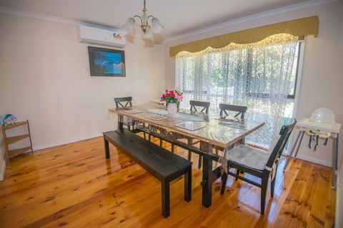 14 Bunker Crescent - Travel Agents 2