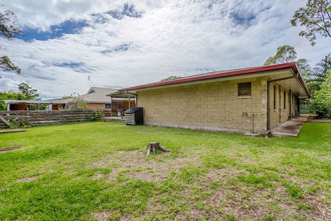 14 Double Island Drive - Rainbow Beach, Large Holiday House With Pool,Pets Welcome, Free Wi-Fi - Travel Search 3