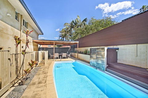 143 Matthew Flinders Drive, Port Macquarie - Travel Agents 2