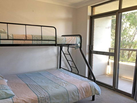 15 'The Commodore' 9-11 Donald Street - Great Unit Only A Short Walk To CBD - Cruises Travel 1