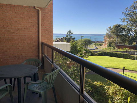 15 'The Commodore' 9-11 Donald Street - Great Unit Only A Short Walk To CBD - Cruises Travel 2