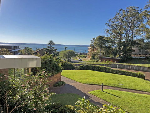 15 'The Commodore' 9-11 Donald Street - Great Unit Only A Short Walk To CBD - Cruises Travel 0