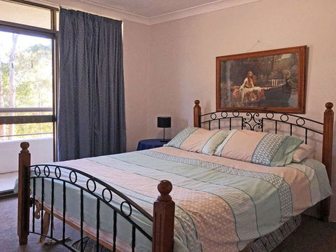 15 'The Commodore' 9-11 Donald Street - Great Unit Only A Short Walk To CBD - Cruises Travel 3