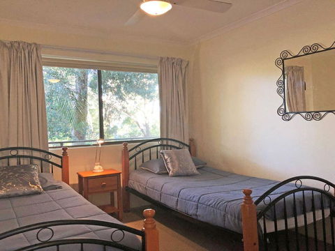 15 'The Poplars' 34 Magnus Street - Great Complex With Pool & Close To Town - Cruises Travel 2