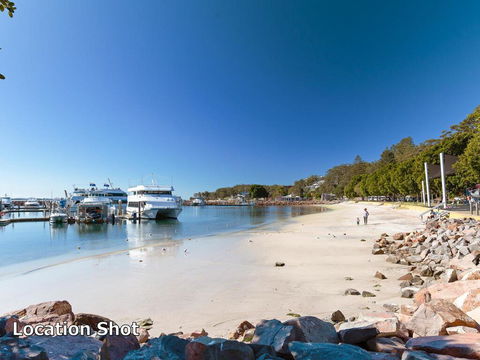 15 'The Poplars' 34 Magnus Street - Great Complex With Pool & Close To Town - Cruises Travel 0