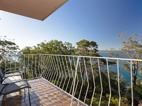 15 'Thurlow Lodge', 6 Thurlow Avenue - Fantastic Unit With Water Views & Pool In Complex - Cruises Travel 1