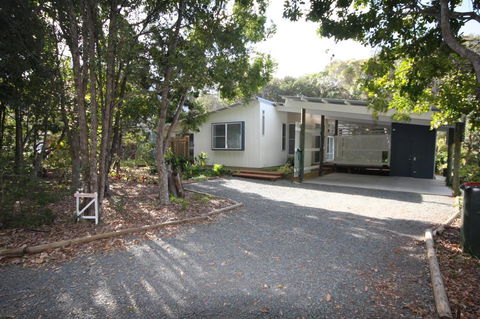 15 Belle Court - Modern, Architect Designed, Open Plan Holiday Home With Outdoor Shower - Travel Search 0
