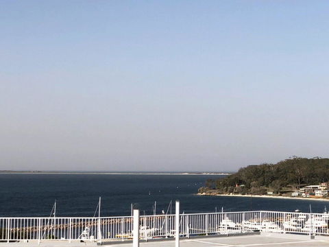15 Dolphin Cove, 2 - 6 Government Rd - Stunning Penthouse With Views, Lift & Ducted Air Conditioning - Cruises Travel 3