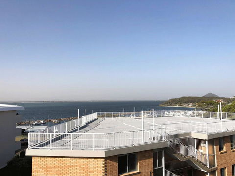 15 Dolphin Cove, 2 - 6 Government Rd - Stunning Penthouse With Views, Lift & Ducted Air Conditioning - Cruises Travel 0