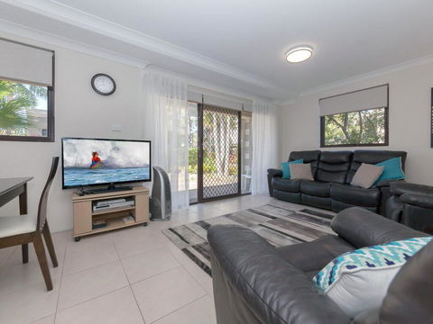 16 'Carindale' 19-23 Dowling St - Ground Floor, Foxtel, Pool And Tennis Court - Cruises Travel 0