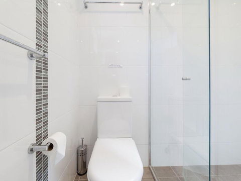 16 'Carindale' 19-23 Dowling St - Ground Floor, Foxtel, Pool And Tennis Court - Cruises Travel 2