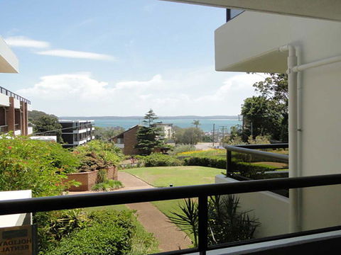 17 'The Commodore' 9-11 Donald Street - Pleasant Unit With Open Plan Living - Cruises Travel 1