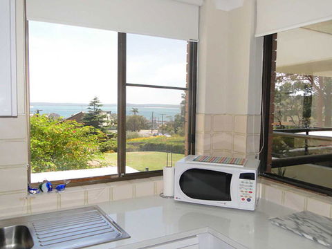 17 'The Commodore' 9-11 Donald Street - Pleasant Unit With Open Plan Living - Cruises Travel 2