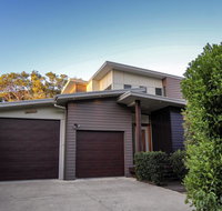 17 Naiad Court - Modern open plan family home with covered outdoor area and double lock-up garage - Tourism Guide