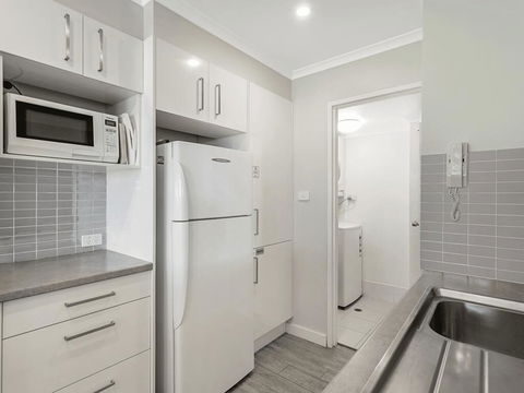 19 'Bay Parklands', 2 Gowrie Avenue - Ground Floor Renovated Unit With Water Views & WIFI - Cruises Travel 2