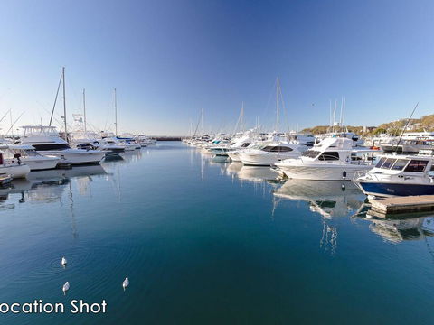 19 'The Commodore' 9-11 Donald Street - Two Bedroom Unit In The CBD Of Nelson Bay - Cruises Travel 0