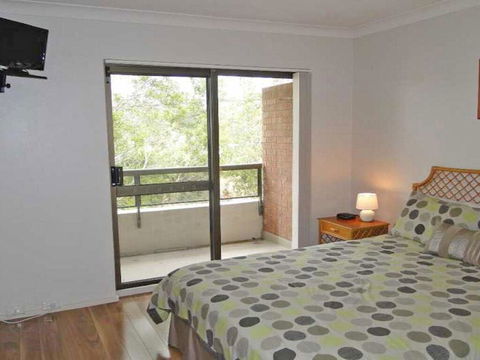 19 'The Commodore' 9-11 Donald Street - Two Bedroom Unit In The CBD Of Nelson Bay - Cruises Travel 2