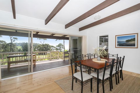 19 Buchan Street - Mollymooks Tee To Sea - Tourism Guide 1