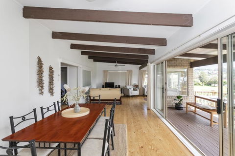 19 Buchan Street - Mollymooks Tee To Sea - Tourism Guide 3