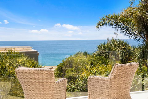 19 Ross Crescent - Travel Agents 0