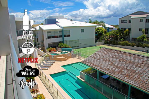 1BR Coolum Beach , Roof Terrace, Spa, Tennis, Pool - Travel Search 0