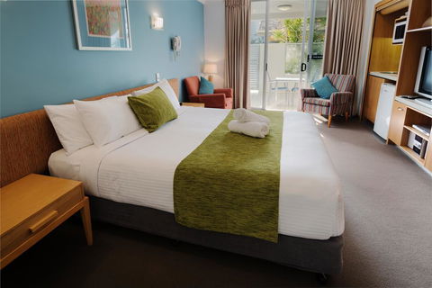 1BR Coolum Beach , Roof Terrace, Spa, Tennis, Pool - Travel Search 3