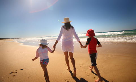 1BR Coolum Beach , Roof Terrace, Spa, Tennis, Pool - Travel Search 2