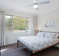 2 'Bronte Court' 17 Magnus Street - air con complex pool and centrally located - Cruises Travel