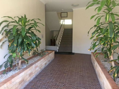 2 'Bronte Court' 17 Magnus Street - Air Con, Complex Pool And Centrally Located - Cruises Travel 1