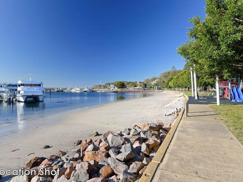 2 'Bronte Court' 17 Magnus Street - Air Con, Complex Pool And Centrally Located - Cruises Travel 3