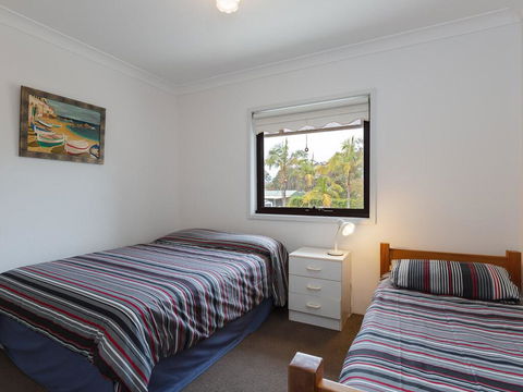 2 'Carindale', 19-23 Dowling Street - Pool, Tennis Court, Close To Town - Cruises Travel 2