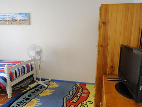 2 'Copacabana', 61 Sandy Point Road - Cute Unit With Water Views From The Balcony - Tourism Guide 2