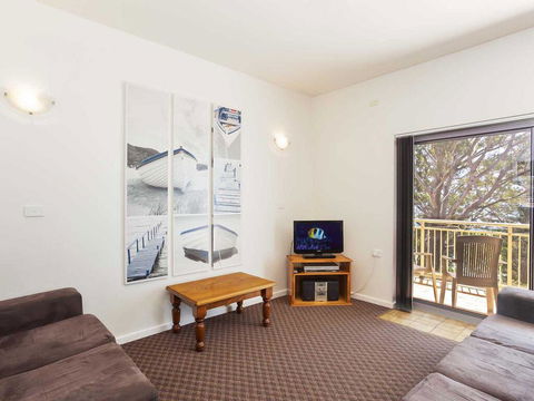 2 'Fiddlers Green' 62 Magnus Street - Ground Floor Unit Walking Distance To Nelson Bay - Cruises Travel 3