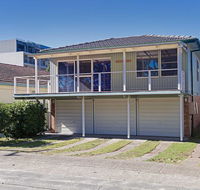 2 'Hibiscus Court' 9 Government Road - fantastic air conditioned 3 bedroom unit - Cruises Travel