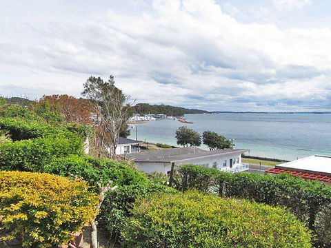 2 'Highpoint' 4 Magnus Street - Two Bedroom Unit Close To Nelson Bay CBD - Cruises Travel 2