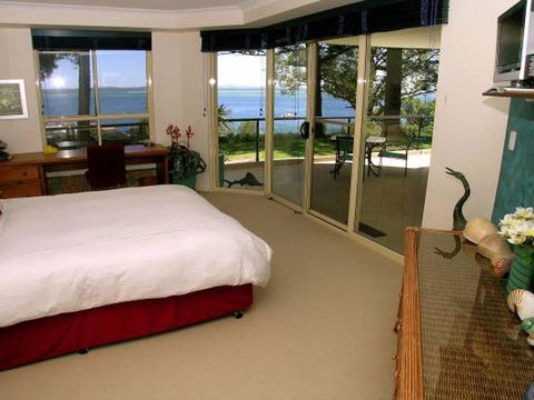 2 'Magnus Pines' 52-56 Magnus Street - Stunning Unit With Aircon, Water Views & Foxtel - Cruises Travel 1