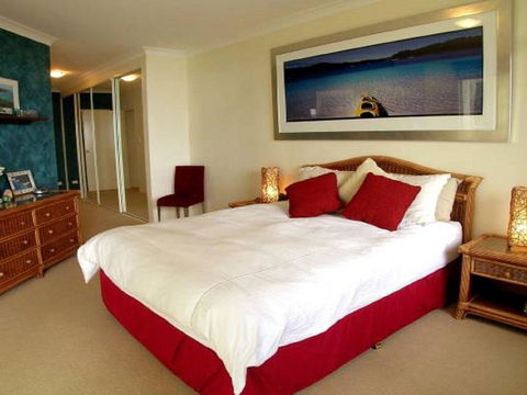 2 'Magnus Pines' 52-56 Magnus Street - Stunning Unit With Aircon, Water Views & Foxtel - Cruises Travel 2