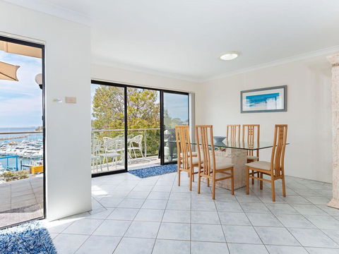 2 'Paradiso', 4 Laman Street - Beautiful Unit With Stunning Water Views & Pool - Cruises Travel 2