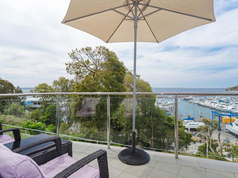 2 'Paradiso', 4 Laman Street - Beautiful Unit With Stunning Water Views & Pool - Cruises Travel 0