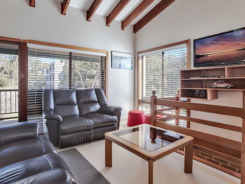 2 'Plattens' 15 Kurrawa Close - Great Duplex So Close To The Water - Cruises Travel 2