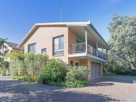 2 'Plattens' 15 Kurrawa Close - Great Duplex So Close To The Water - Cruises Travel 0